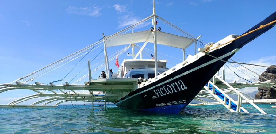 Atmosphere dive vessel Victoria, moored up by Apo island