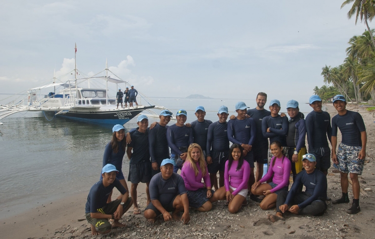 The Atmosphere Dive Team, ready to swim to Apo Island The Atmosphere Dive Team, ready to swim to Apo Island