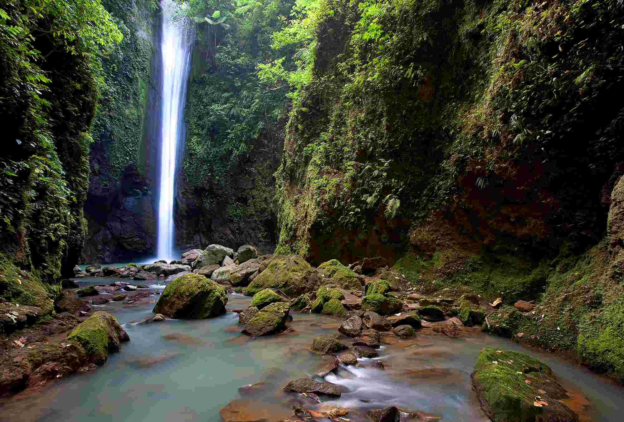 Casaroro Waterfalls surrounded by steep rock walls in Valencia in the Philippines. It is one of our 5 most popular excursions near Dumaguete